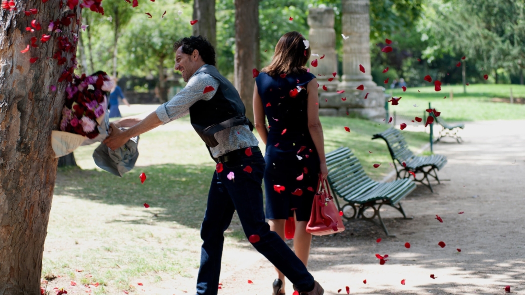 Mutluluk Asla Yalnız Gelmez izle